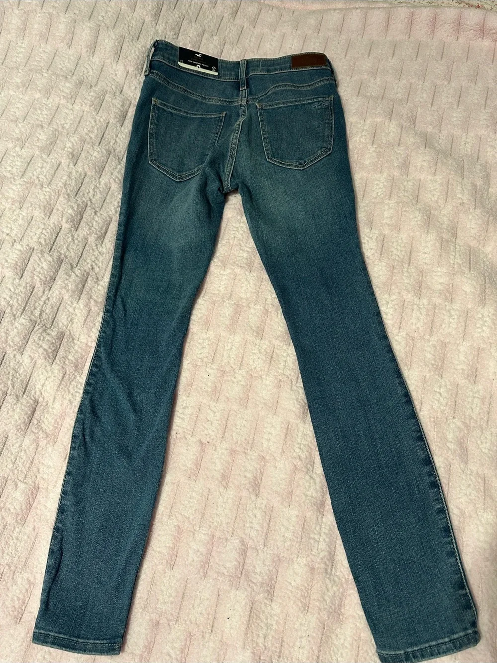 Hollister Classic High-Rise Blue Skinny Jeans - Women size 1s
W25 L26 - Picture 4 of 8